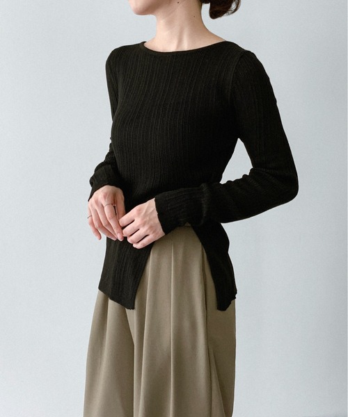 on:nue（オンニュ）の「【on:nue】[着用動画あり！/選べる6色展開] サイドボタンスリットシアーリブニット（ニット/セーター・レディース・ベージュ/グリーン/ホワイト/ブラック/アイボリー/グレー・FREE）」の3枚目の写真