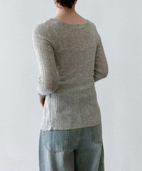 on:nue（オンニュ）の「【on:nue】[着用動画あり！/選べる6色展開] サイドボタンスリットシアーリブニット（ニット/セーター・レディース・ベージュ/グリーン/ホワイト/ブラック/アイボリー/グレー・FREE）」の15枚目の写真