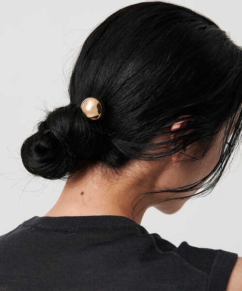 BEAUTY&YOUTH UNITED ARROWS（ビューティーアンドユースユナイテッドアローズ）の「メタル ビッグボール ヘアゴム（ヘアゴム・レディース・ゴールド/シルバー・FREE）」の3枚目の写真