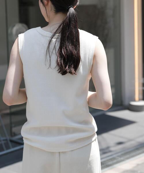 FORK&SPOON（フォークアンドスプーン）の「FORK&SPOON　ミニワッフルノースリーブTシャツ（Tシャツ/カットソー・レディース・オフホワイト/ブラック/イエロー系その他・1）」の6枚目の写真