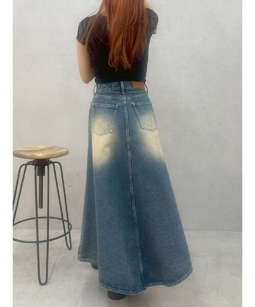 EVRIS（エヴリス）の「グラデーションスリットロングデニムスカート【セットアップ着用可能】（デニムスカート・レディース・インディゴブルー/ブラウン/ブルー・MEDIUM/SMALL）」の18枚目の写真