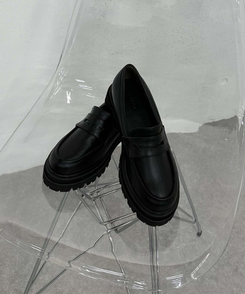 archives（アルシーヴ）の「ハラコアソート厚底ローファー（ローファー・レディース・チャコールグレー/ブラック・MEDIUM/LARGE）」の2枚目の写真