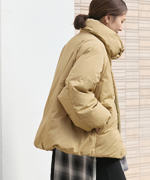 JOURNAL STANDARD（ジャーナルスタンダード）の「ビッグカラーダウンジャケット（ダウンジャケット/コート・レディース・ベージュ/ブラック・FREE）」の19枚目の写真