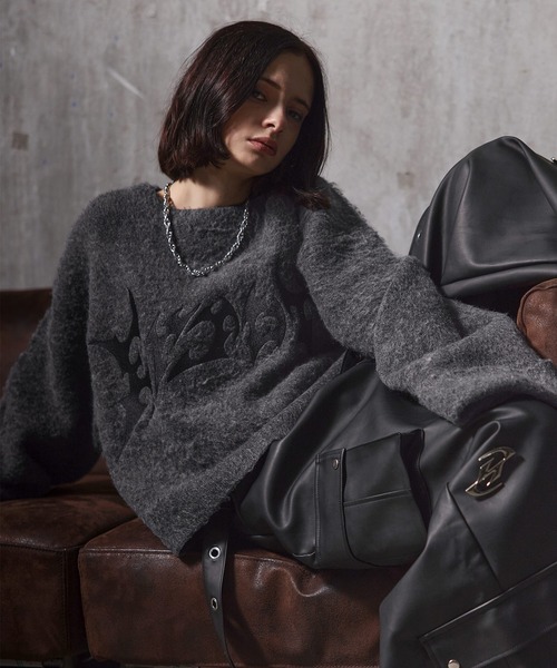 ERAR】起毛フェザーロゴ刺繍ロングアームショート丈ロールアップニット