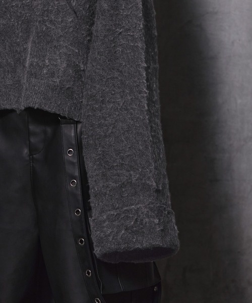 ERAR(エラー)の「【ERAR】起毛フェザーロゴ刺繍ロングアームショート丈ロールアップニット(ニット/セーター・メンズ・チャコール/ブラック・XL/L/M/S)」の6枚目の写真