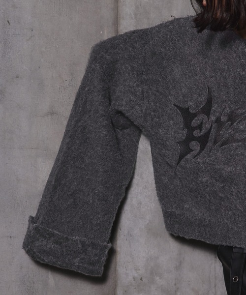 ERAR(エラー)の「【ERAR】起毛フェザーロゴ刺繍ロングアームショート丈ロールアップニット(ニット/セーター・メンズ・チャコール/ブラック・XL/L/M/S)」の5枚目の写真