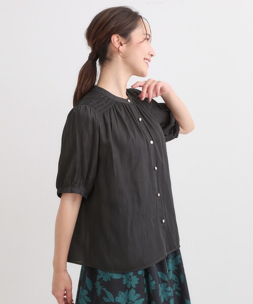 DRESKIP（ドレスキップ）の「【洗える/S-LL】大人上品な印象のサテン5分袖ブラウス（シャツ/ブラウス・レディース・ピンク/チャコールグレー/ライトベージュ・04/03/02/01）」の5枚目の写真