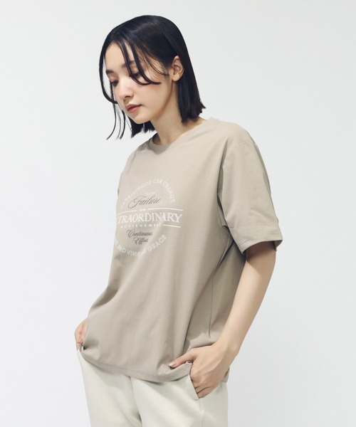 TIGORA（ティゴラ）の「ティゴラ TIGORA ドライオーバーサイズグラフィックTシャツ（Tシャツ/カットソー・レディース・チャコールグレー/ライトベージュ/ホワイト・S/M/L/XL）」の3枚目の写真