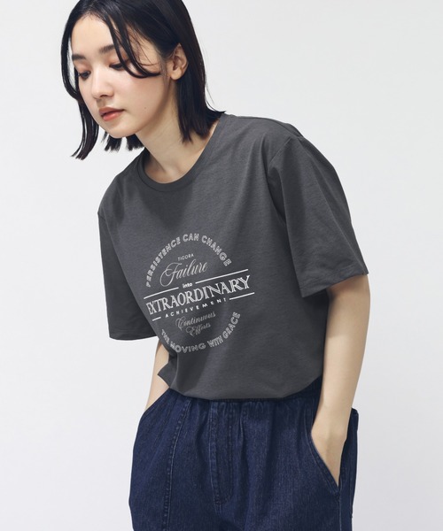 TIGORA（ティゴラ）の「ティゴラ TIGORA ドライオーバーサイズグラフィックTシャツ（Tシャツ/カットソー・レディース・チャコールグレー/ライトベージュ/ホワイト・S/M/L/XL）」の2枚目の写真