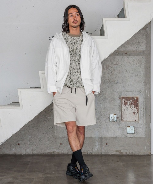 HEREIAM（ヘレイアム）の「【HEREIAM MEN】撥水&耐水&防風&ユニセックス/3LAYERブルゾン（ブルゾン・メンズ・ホワイト/ブラック・MEDIUM/LARGE）」の3枚目の写真