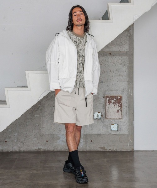 HEREIAM（ヘレイアム）の「【HEREIAM MEN】撥水&耐水&防風&ユニセックス/3LAYERブルゾン（ブルゾン・メンズ・ホワイト/ブラック・MEDIUM/LARGE）」の4枚目の写真