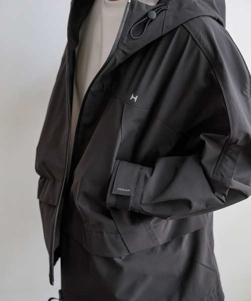 HEREIAM（ヘレイアム）の「【HEREIAM MEN】撥水&耐水&防風&ユニセックス/3LAYERブルゾン（ブルゾン・メンズ・ホワイト/ブラック・MEDIUM/LARGE）」の15枚目の写真