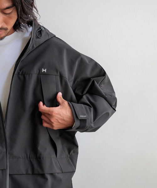 HEREIAM（ヘレイアム）の「【HEREIAM MEN】撥水&耐水&防風&ユニセックス/3LAYERブルゾン（ブルゾン・メンズ・ホワイト/ブラック・MEDIUM/LARGE）」の16枚目の写真