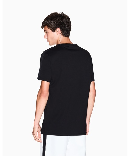 ARMANI EXCHANGE(アルマーニエクスチェンジ)の「【A|X アルマーニ エクスチェンジ】ロゴテープ 半袖クルーネックTシャツ/REGULAR(Tシャツ/カットソー・メンズ・ブラック/オフホワイト・XX-LARGE/LARGE/X-LARGE/X-SMALL/MEDIUM/SMALL)」の3枚目の写真