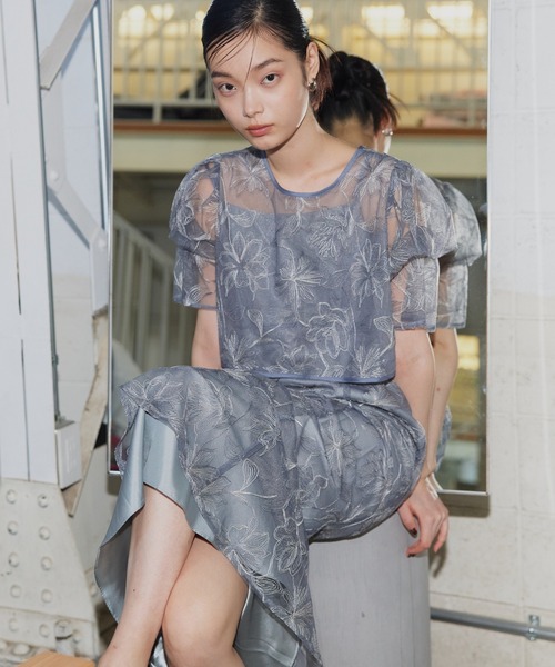 ANDRESD(アンドレスド)の「タックスリーブエンブロイダリードレス / tuck sleeve embroidery dress(ドレス・レディース・ベージュ/ブルー/カーキ/ネイビー・S/L/M)」の18枚目の写真