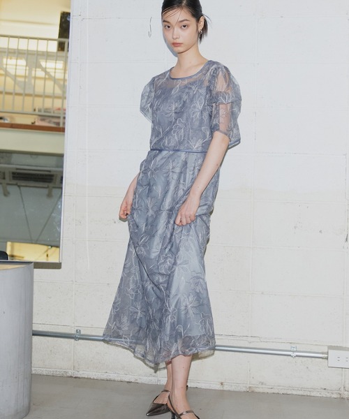 ANDRESD(アンドレスド)の「タックスリーブエンブロイダリードレス / tuck sleeve embroidery dress(ドレス・レディース・ベージュ/ブルー/カーキ/ネイビー・S/L/M)」の20枚目の写真