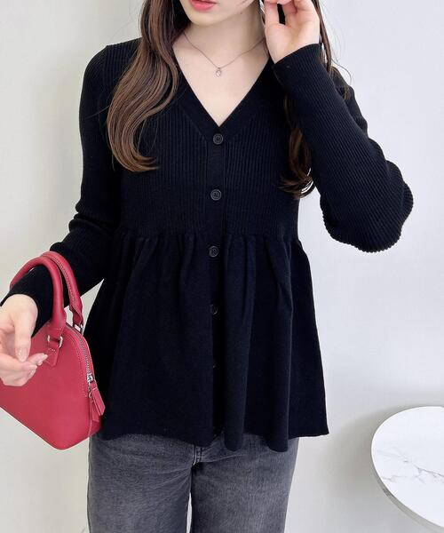 INGNI（イング）の「リブペプラムニットカーディガン（カーディガン/ボレロ・レディース・ボルドー/アイボリー/ブラック/チャコールグレー・M）」の3枚目の写真