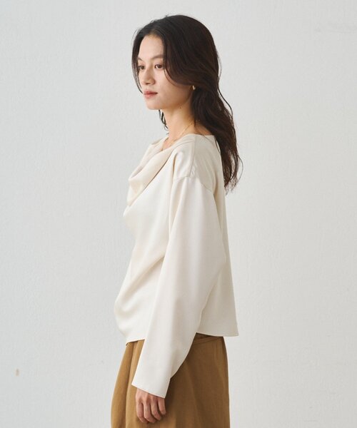 LOUNGEDRESS(ラウンジドレス)の「ドレープブラウス(シャツ/ブラウス・レディース・オフホワイト/ブラック・FREE)」の13枚目の写真