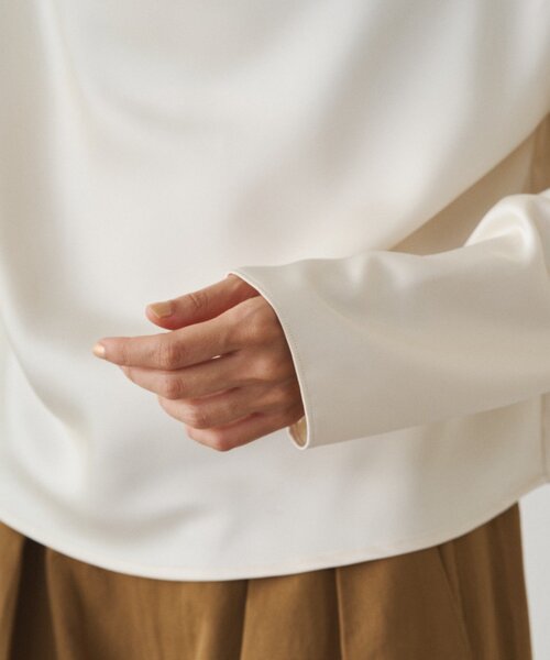 LOUNGEDRESS(ラウンジドレス)の「ドレープブラウス(シャツ/ブラウス・レディース・オフホワイト/ブラック・FREE)」の16枚目の写真