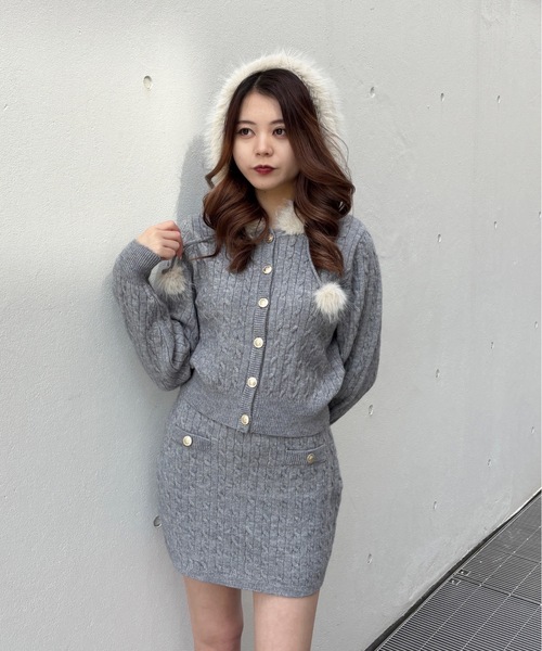 one way（ワンウェイ）の「ファー付きケーブルパーカー（パーカー・レディース・ブラック/ベージュ/グレー・FREE）」の2枚目の写真