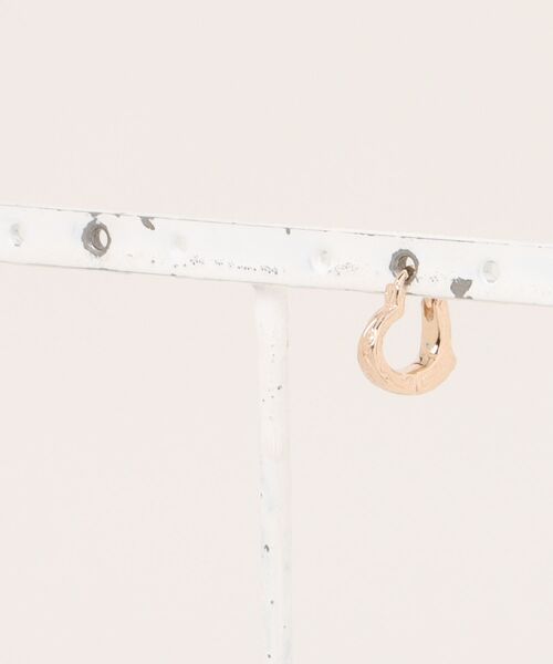 IRIEBEACH(アイリービーチ)の「MINI Open Heart pierce/【ハワイアンジュエリー】【サージカルステンレス】【金属アレルギー対応】【IRIEBEACH / アイリービーチ】つけっぱなしOK(ピアス(片耳用)・レディース・ピンク/ゴールド/シルバー・FREE)」の9枚目の写真