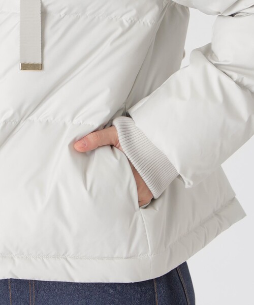 BLUE LABEL CRESTBRIDGE（ブルーレーベルクレストブリッジ）の「【一部店舗限定】タフタショートダウンコート（ダウンジャケット/コート・レディース・ダークネイビー/ブラック/ホワイト系その他・36/40/38）」の8枚目の写真