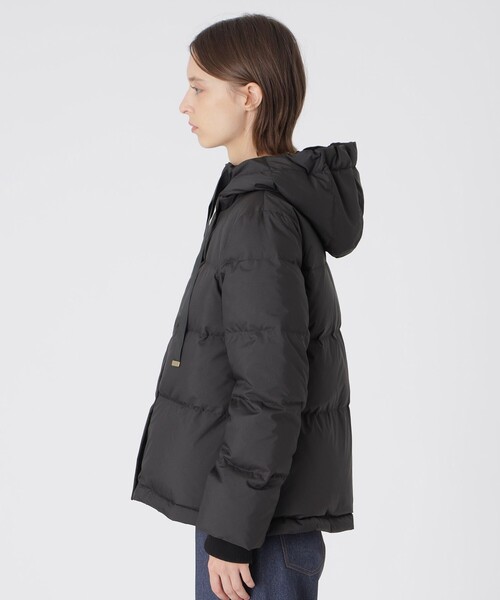 BLUE LABEL CRESTBRIDGE（ブルーレーベルクレストブリッジ）の「【一部店舗限定】タフタショートダウンコート（ダウンジャケット/コート・レディース・ダークネイビー/ブラック/ホワイト系その他・36/40/38）」の13枚目の写真