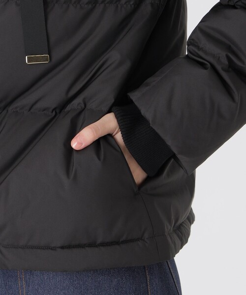 BLUE LABEL CRESTBRIDGE（ブルーレーベルクレストブリッジ）の「【一部店舗限定】タフタショートダウンコート（ダウンジャケット/コート・レディース・ダークネイビー/ブラック/ホワイト系その他・36/40/38）」の15枚目の写真