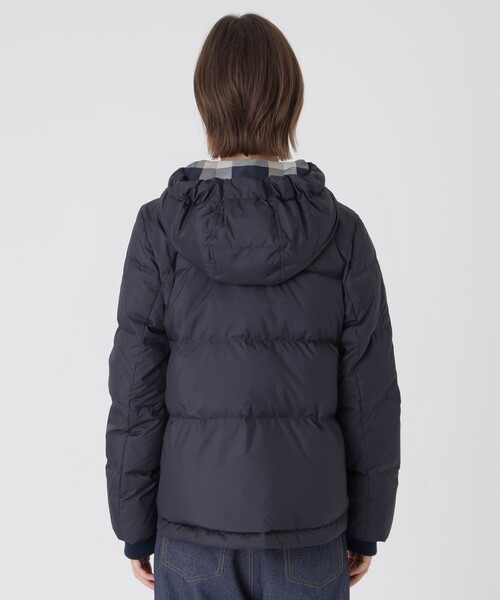 BLUE LABEL CRESTBRIDGE（ブルーレーベルクレストブリッジ）の「【一部店舗限定】タフタショートダウンコート（ダウンジャケット/コート・レディース・ダークネイビー/ブラック/ホワイト系その他・36/40/38）」の21枚目の写真