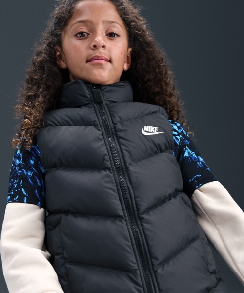 NIKE（ナイキ）の「ナイキ NIKE ナイキ YTH NSW TF ADP パファー ベスト（ダウンベスト・キッズ・ピンク/ブラック・130cm/140cm/150cm/160cm）」の2枚目の写真