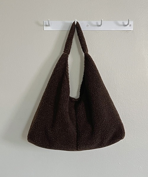 by muni:r（バイ ムニール）の「プードルファー ショルダーバッグ＆レザーポーチセット（ショルダーバッグ・レディース・ブラウン/アイボリー/カーキ/ライトブラウン・FREE）」の3枚目の写真