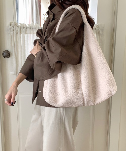 by muni:r（バイ ムニール）の「プードルファー ショルダーバッグ＆レザーポーチセット（ショルダーバッグ・レディース・ブラウン/アイボリー/カーキ/ライトブラウン・FREE）」の9枚目の写真