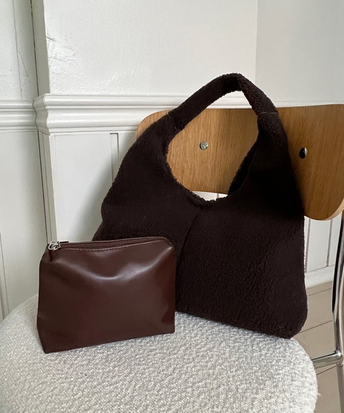 by muni:r（バイ ムニール）の「プードルファー ショルダーバッグ＆レザーポーチセット（ショルダーバッグ・レディース・ブラウン/アイボリー/カーキ/ライトブラウン・FREE）」の6枚目の写真