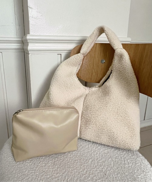 by muni:r（バイ ムニール）の「プードルファー ショルダーバッグ＆レザーポーチセット（ショルダーバッグ・レディース・ブラウン/アイボリー/カーキ/ライトブラウン・FREE）」の5枚目の写真