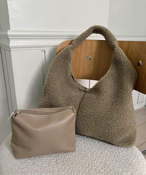 by muni:r（バイ ムニール）の「プードルファー ショルダーバッグ＆レザーポーチセット（ショルダーバッグ・レディース・ブラウン/アイボリー/カーキ/ライトブラウン・FREE）」の8枚目の写真