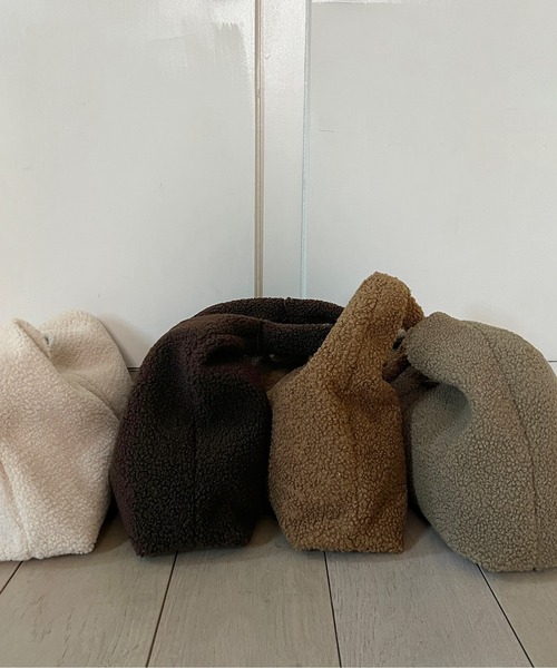 by muni:r（バイ ムニール）の「プードルファー ショルダーバッグ＆レザーポーチセット（ショルダーバッグ・レディース・ブラウン/アイボリー/カーキ/ライトブラウン・FREE）」の15枚目の写真