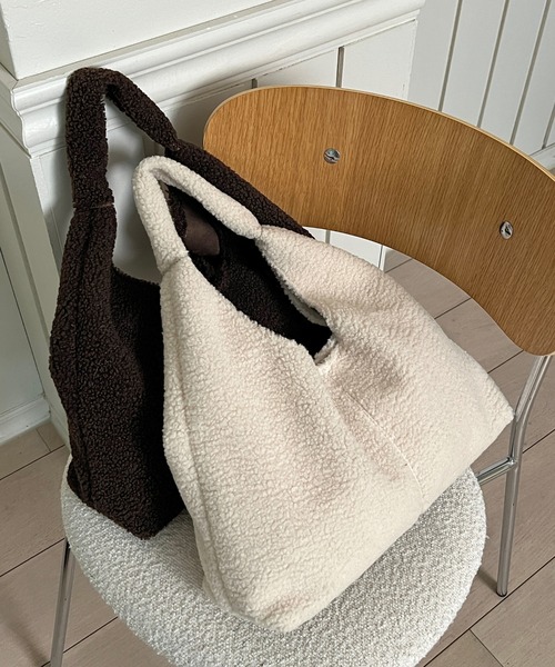 by muni:r（バイ ムニール）の「プードルファー ショルダーバッグ＆レザーポーチセット（ショルダーバッグ・レディース・ブラウン/アイボリー/カーキ/ライトブラウン・FREE）」の14枚目の写真