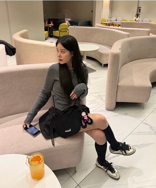 MACNI(マクニ)の「CORDUROY MOON BAG BLACK(メッセンジャーバッグ・レディース・その他・FREE)」の5枚目の写真