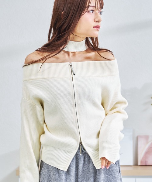 MISCH MASCH(ミッシュマッシュ)の「ZOZO限定 チョーカー付きダブルジップオフショルニット(ニット/セーター・レディース・アイボリー/ネイビー・フリ-)」の1枚目の写真