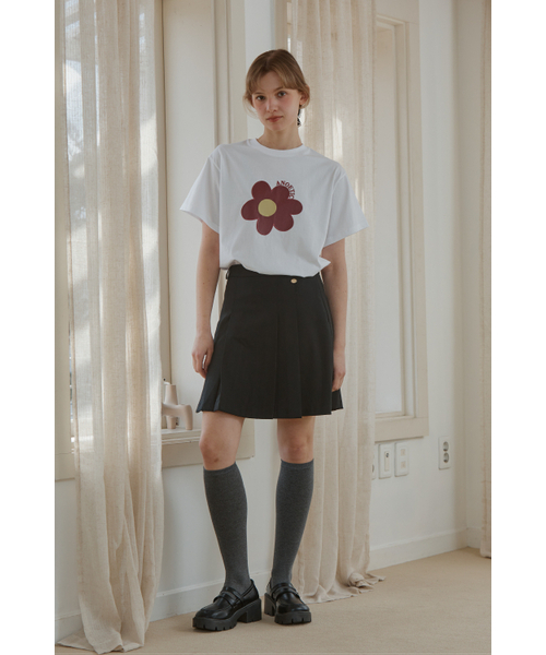ANOETIC(アノエティック)の「GOLD LOGO CLASSIC PLEATS SKIRT_BLACK(スカート・レディース・ブラック・SMALL/MEDIUM)」の1枚目の写真