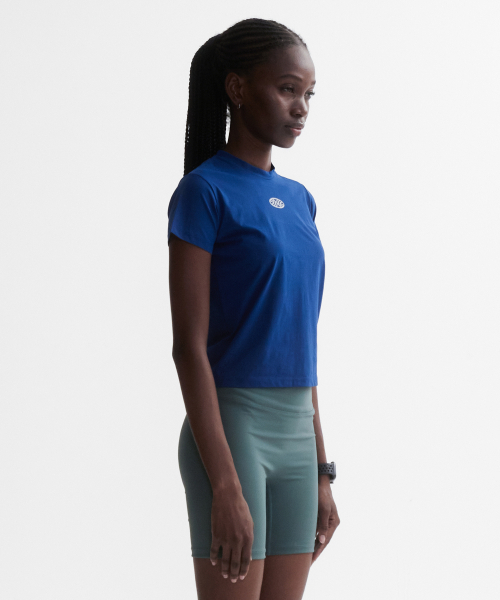 MENASOO(ミナス)の「VENODE Small Track Logo Active Tshirts_Blue (Crop Fit)(Tシャツ/カットソー・レディース・ブルー・1/2)」の2枚目の写真