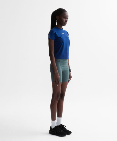 MENASOO(ミナス)の「VENODE Small Track Logo Active Tshirts_Blue (Crop Fit)(Tシャツ/カットソー・レディース・ブルー・1/2)」の6枚目の写真