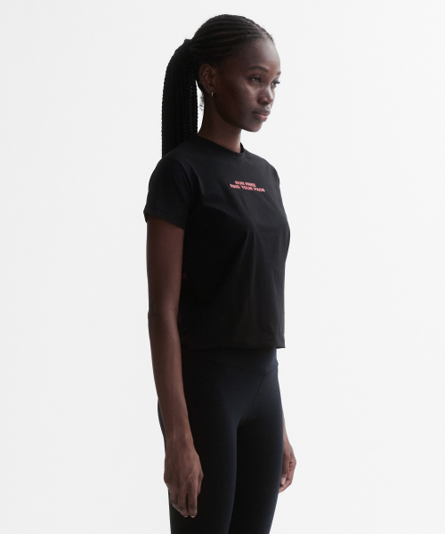 MENASOO(ミナス)の「VENODE Runfree Crop Tshirts_Black (Crop Fit)(Tシャツ/カットソー・レディース・ブラック・1/2)」の3枚目の写真