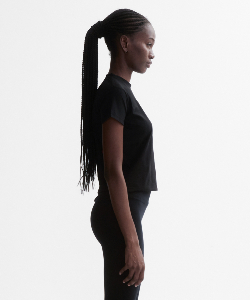 MENASOO(ミナス)の「VENODE Runfree Crop Tshirts_Black (Crop Fit)(Tシャツ/カットソー・レディース・ブラック・1/2)」の4枚目の写真