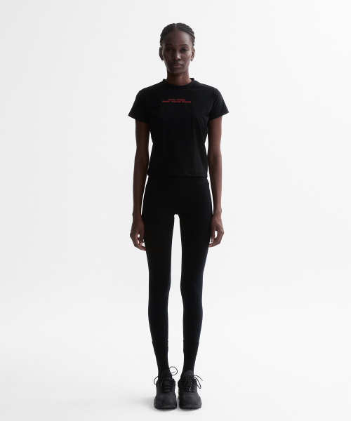 MENASOO(ミナス)の「VENODE Runfree Crop Tshirts_Black (Crop Fit)(Tシャツ/カットソー・レディース・ブラック・1/2)」の6枚目の写真