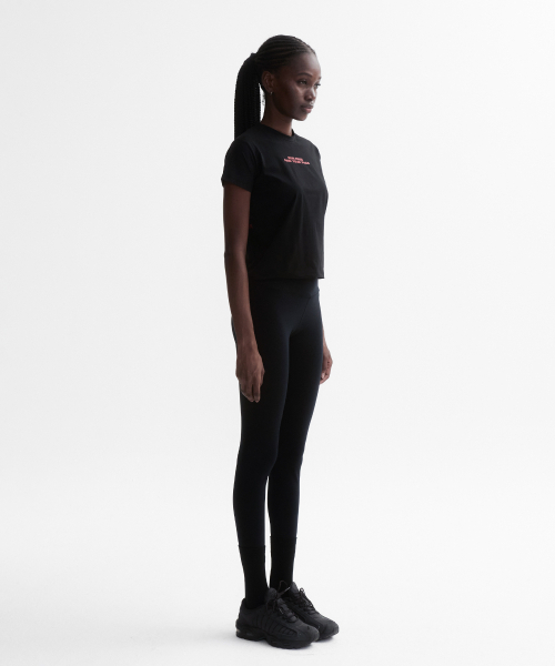 MENASOO(ミナス)の「VENODE Runfree Crop Tshirts_Black (Crop Fit)(Tシャツ/カットソー・レディース・ブラック・1/2)」の7枚目の写真