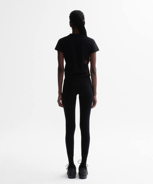 MENASOO(ミナス)の「VENODE Runfree Crop Tshirts_Black (Crop Fit)(Tシャツ/カットソー・レディース・ブラック・1/2)」の9枚目の写真