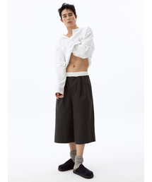 HYII（ハイトゥ）の「ユニセックス カラーブロック ウェストバンド ワイドカプリパンツ [チャコール]（その他パンツ）」