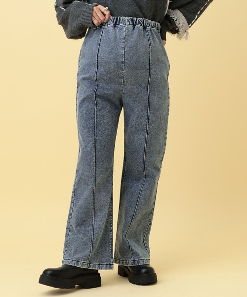 LEPSIM（レプシィム）の「【産前・産後対応】マタニティ／裏起毛デニムフレアパンツ　625611（マタニティウェア/グッズ・レディース・ライトブルー/ブルー・FREE）」の2枚目の写真