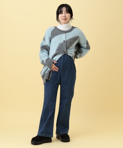 LEPSIM（レプシィム）の「【産前・産後対応】マタニティ／裏起毛デニムフレアパンツ　625611（マタニティウェア/グッズ・レディース・ライトブルー/ブルー・FREE）」の6枚目の写真